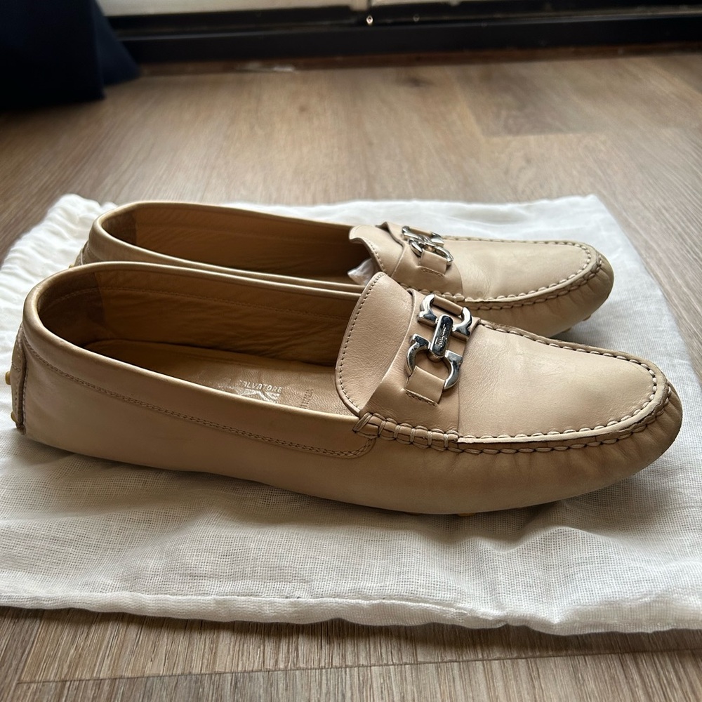 Classy Ferragamo Moccasin Beige